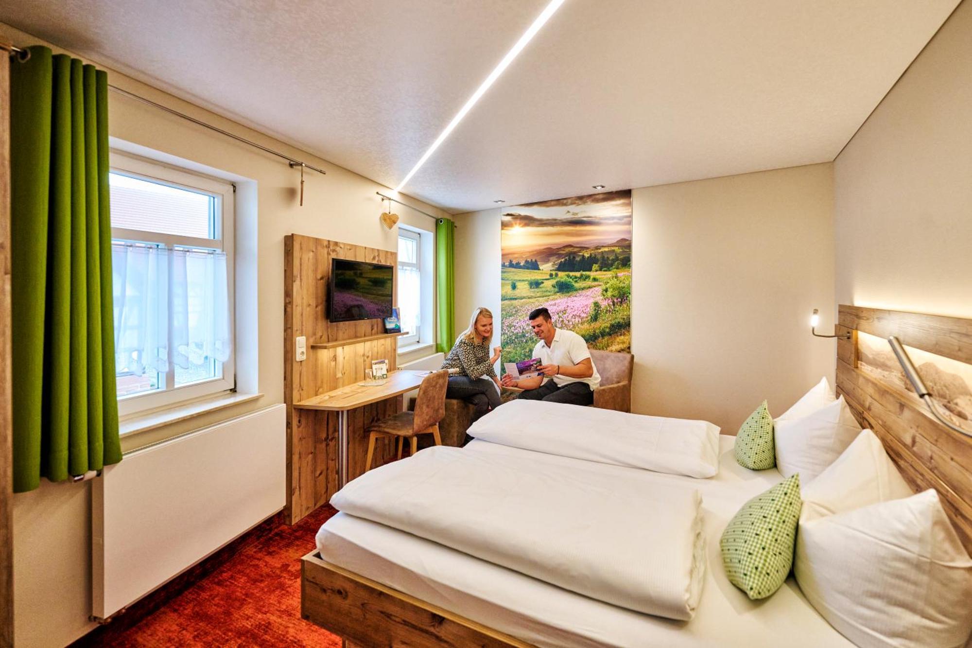 Landhotel Zur Gruenen Kutte Bernshausen ภายนอก รูปภาพ