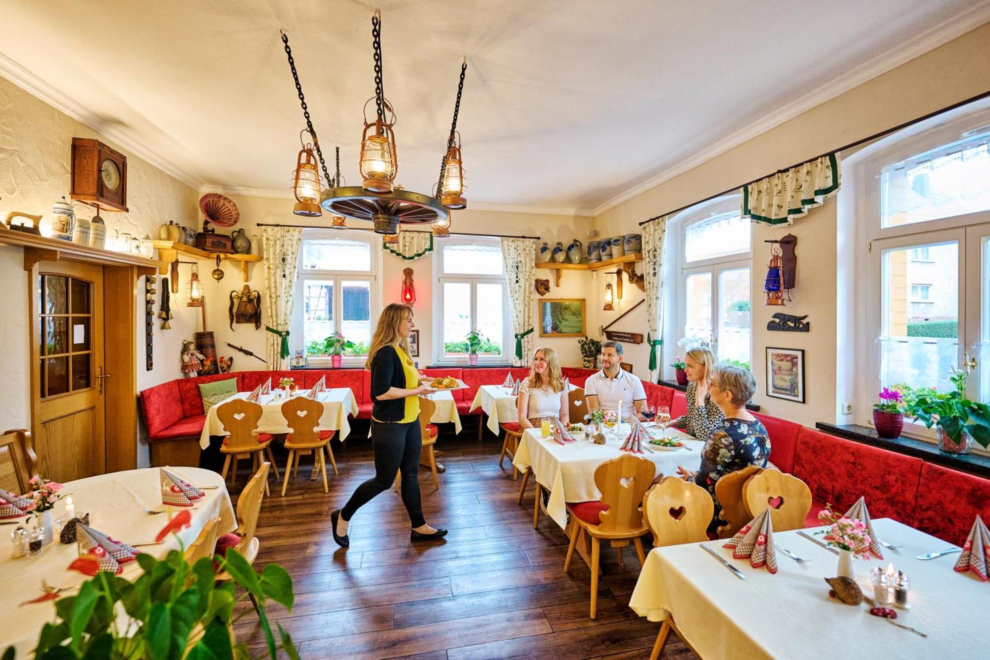Landhotel Zur Gruenen Kutte Bernshausen ภายนอก รูปภาพ