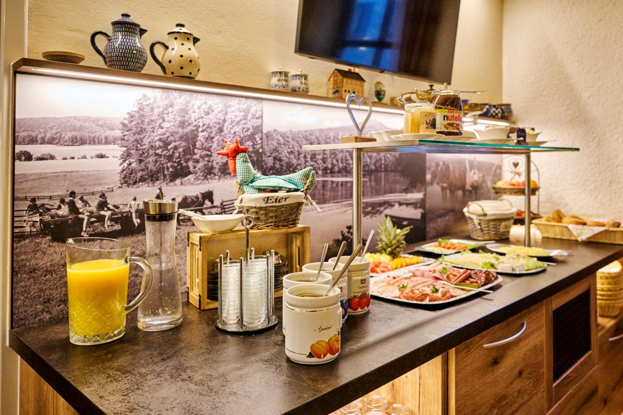 Landhotel Zur Gruenen Kutte Bernshausen ภายนอก รูปภาพ