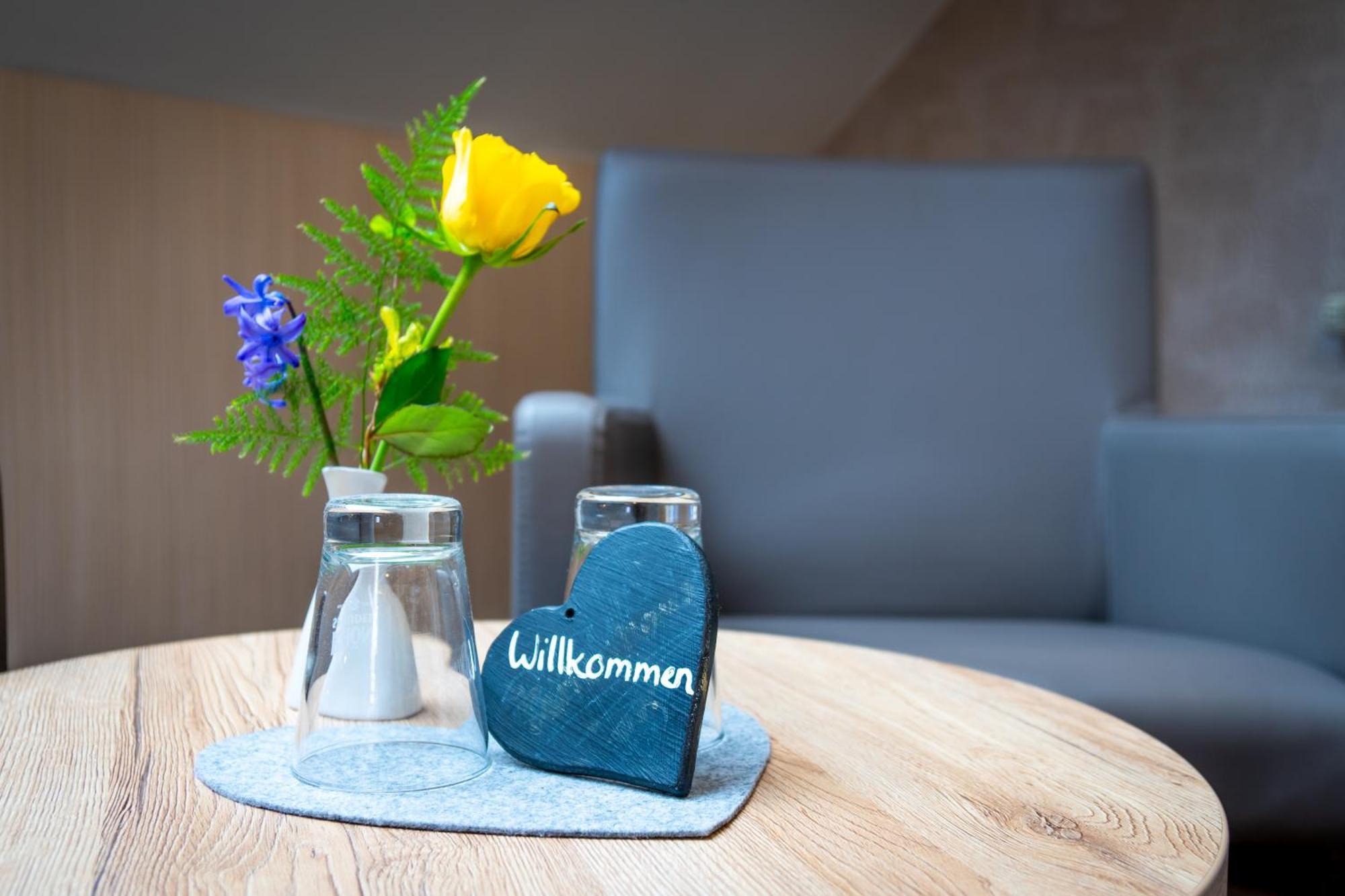 Landhotel Zur Gruenen Kutte Bernshausen ภายนอก รูปภาพ